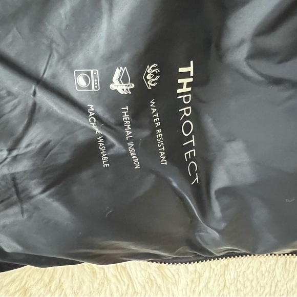 Tommy Hilfiger sleeveless puffer long coat women’s vest size S. Oversized - Picture 15 of 16